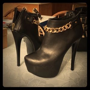 Steve Madden heeled booties